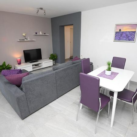 Apartments Lidija - Sea View Apartment With Exclusive Right Of Using Hot Tub Or Split Level Apartment With Exclusive Right Of Using Pool ポドストラナ エクステリア 写真