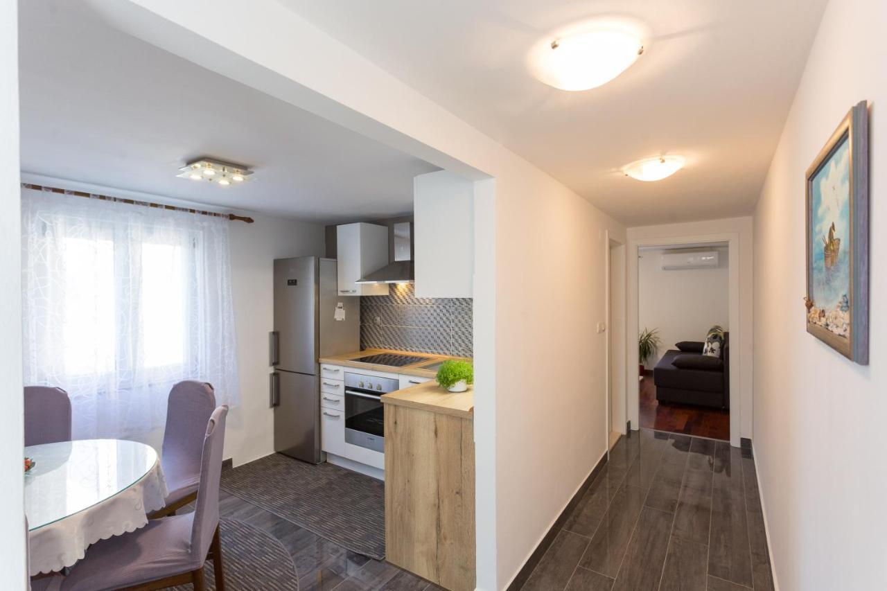 Apartments Lidija - Sea View Apartment With Exclusive Right Of Using Hot Tub Or Split Level Apartment With Exclusive Right Of Using Pool ポドストラナ エクステリア 写真