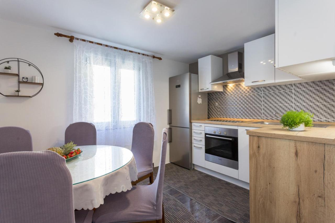 Apartments Lidija - Sea View Apartment With Exclusive Right Of Using Hot Tub Or Split Level Apartment With Exclusive Right Of Using Pool ポドストラナ エクステリア 写真