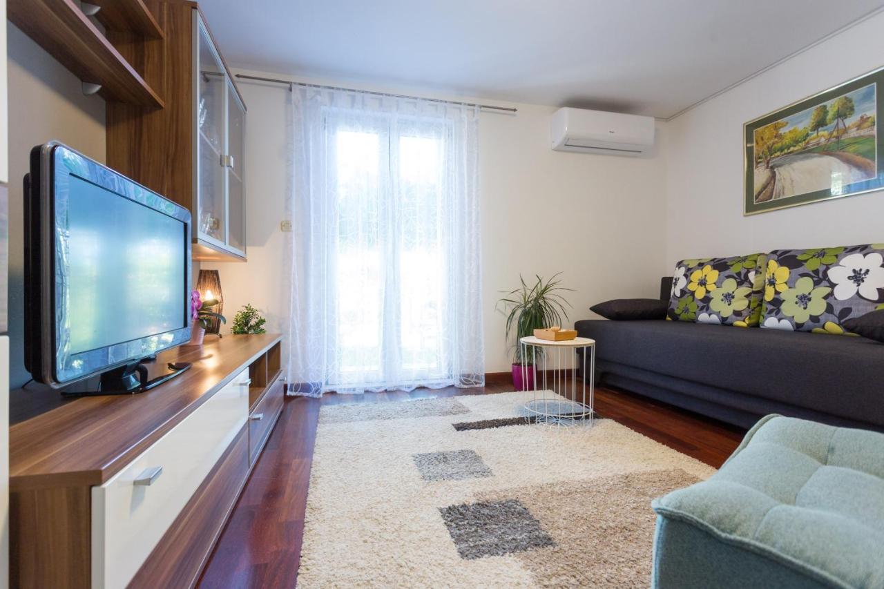 Apartments Lidija - Sea View Apartment With Exclusive Right Of Using Hot Tub Or Split Level Apartment With Exclusive Right Of Using Pool ポドストラナ エクステリア 写真