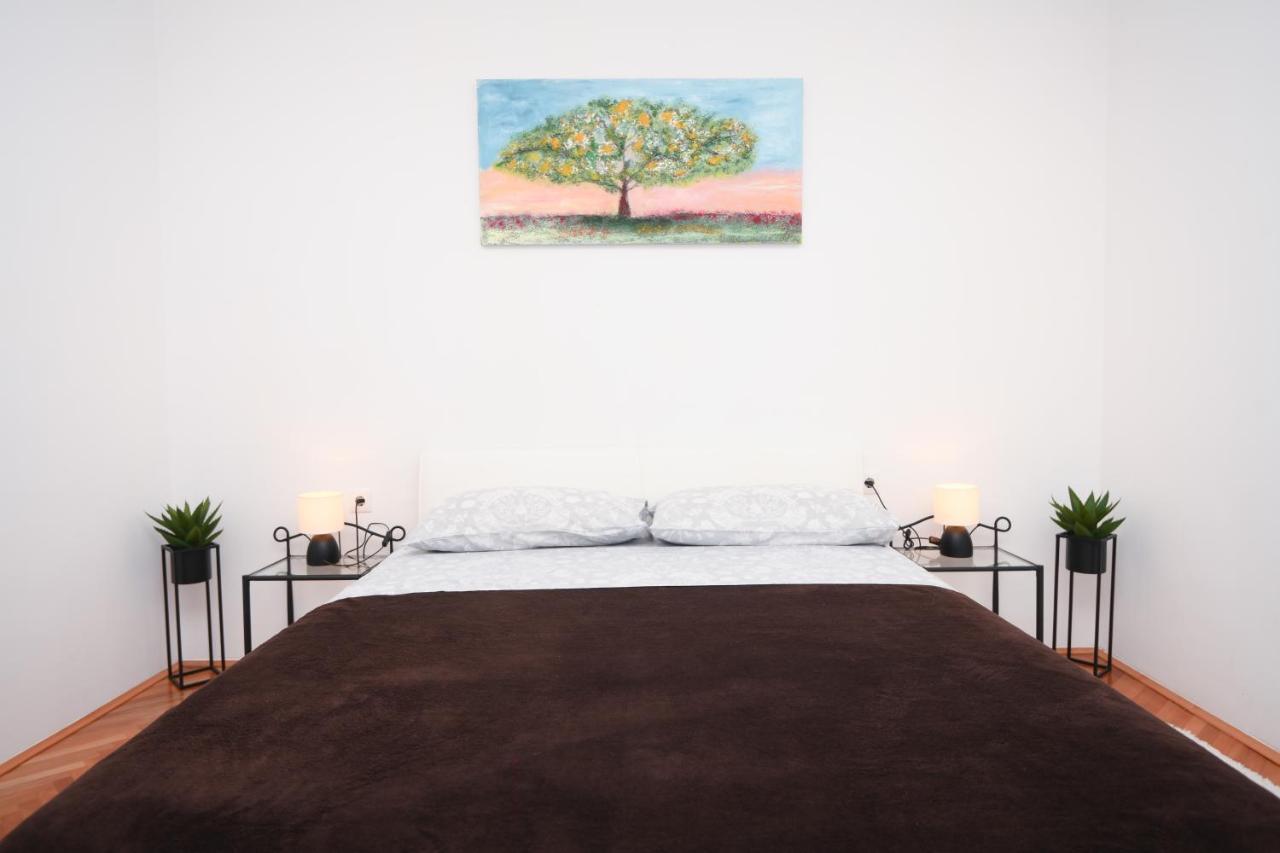 Apartments Lidija - Sea View Apartment With Exclusive Right Of Using Hot Tub Or Split Level Apartment With Exclusive Right Of Using Pool ポドストラナ エクステリア 写真