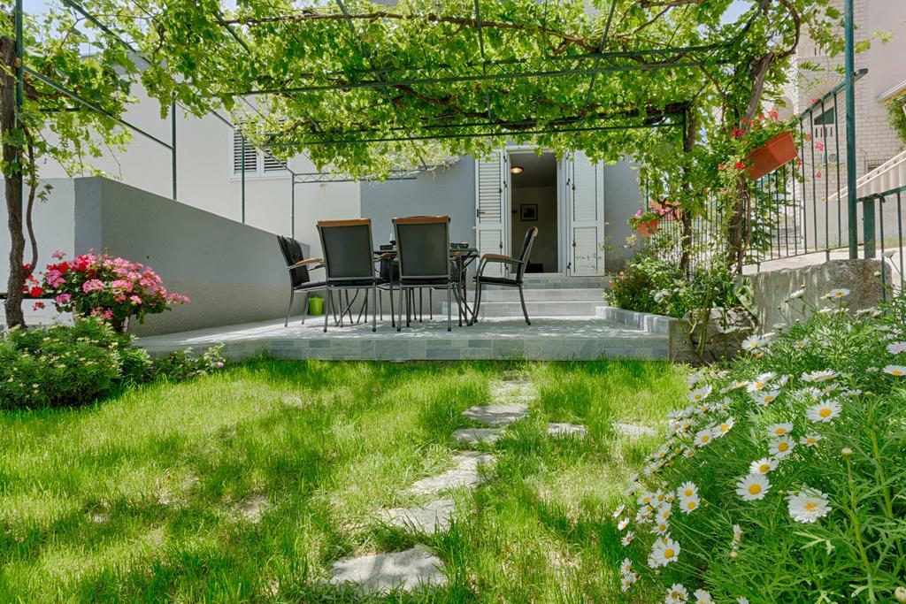 Apartments Lidija - Sea View Apartment With Exclusive Right Of Using Hot Tub Or Split Level Apartment With Exclusive Right Of Using Pool ポドストラナ エクステリア 写真