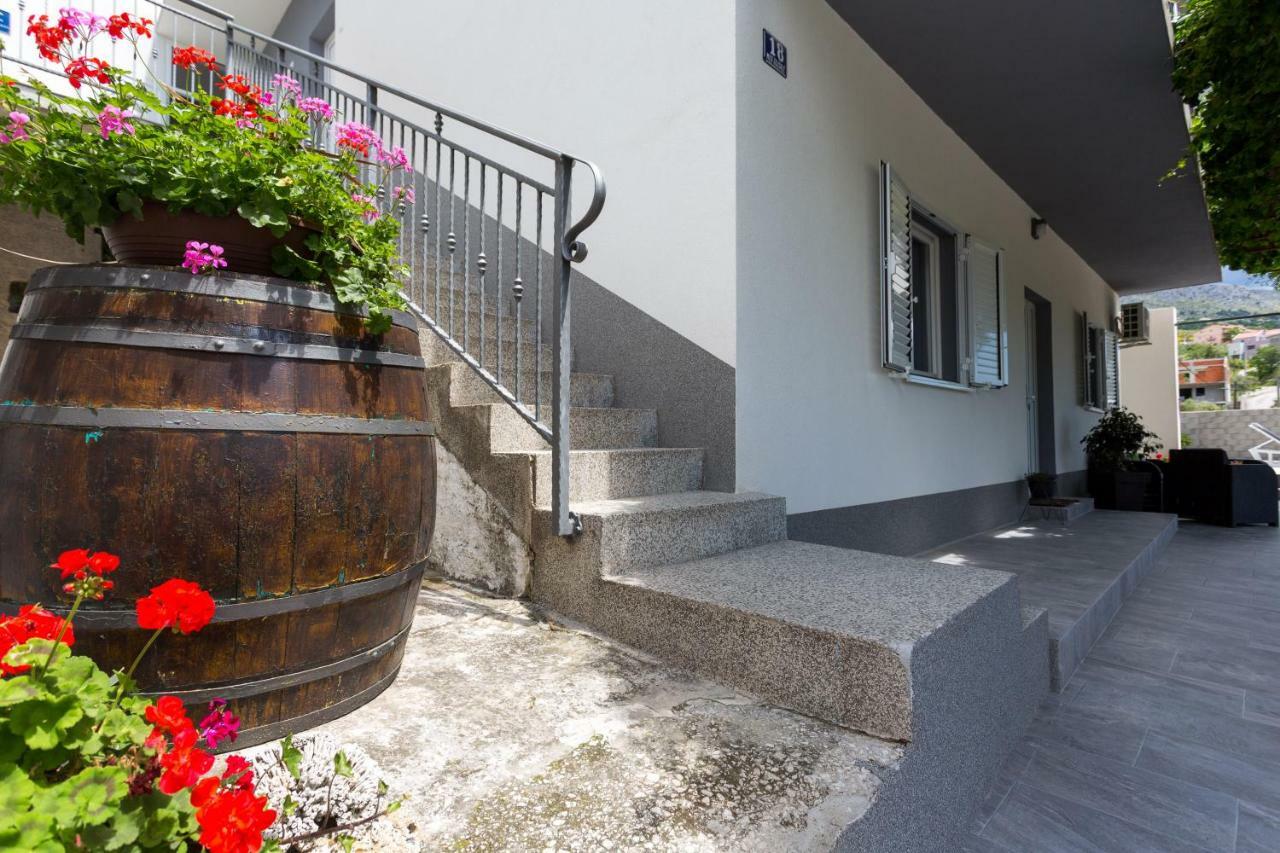 Apartments Lidija - Sea View Apartment With Exclusive Right Of Using Hot Tub Or Split Level Apartment With Exclusive Right Of Using Pool ポドストラナ エクステリア 写真