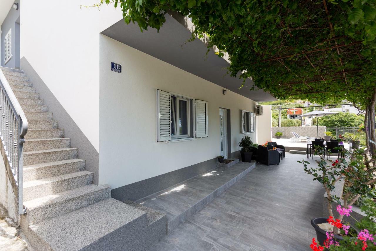Apartments Lidija - Sea View Apartment With Exclusive Right Of Using Hot Tub Or Split Level Apartment With Exclusive Right Of Using Pool ポドストラナ エクステリア 写真