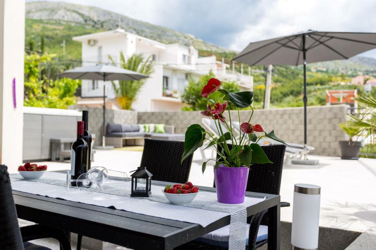 Apartments Lidija - Sea View Apartment With Exclusive Right Of Using Hot Tub Or Split Level Apartment With Exclusive Right Of Using Pool ポドストラナ エクステリア 写真