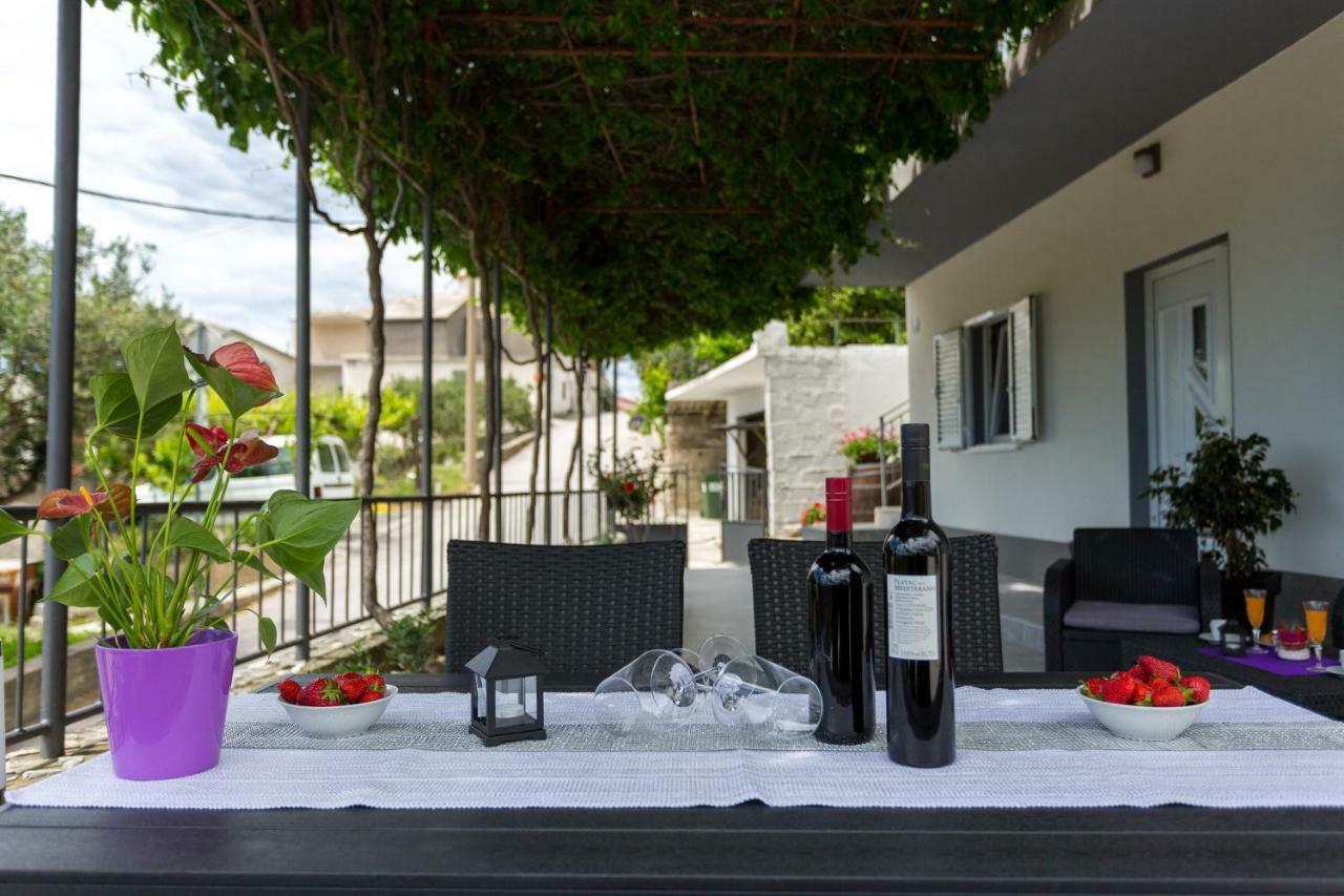 Apartments Lidija - Sea View Apartment With Exclusive Right Of Using Hot Tub Or Split Level Apartment With Exclusive Right Of Using Pool ポドストラナ エクステリア 写真