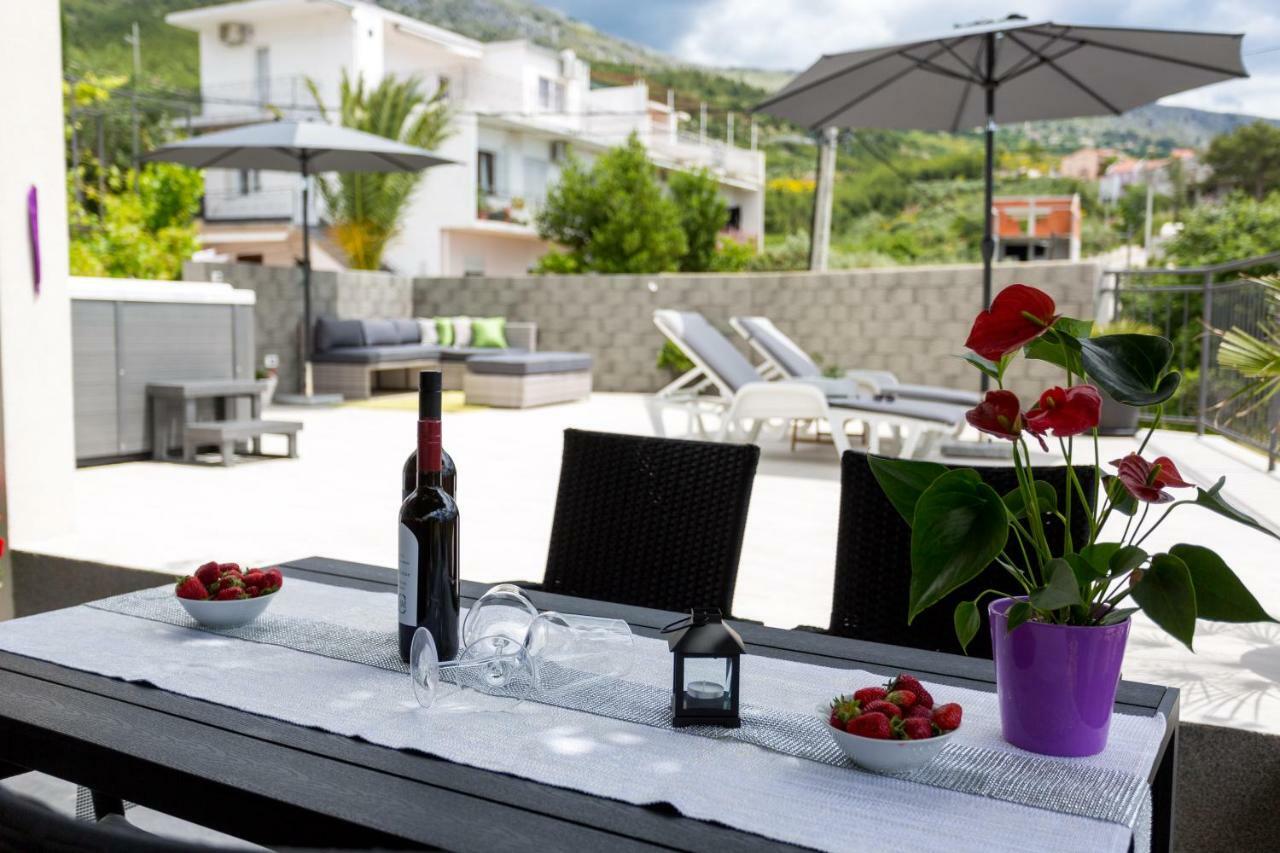 Apartments Lidija - Sea View Apartment With Exclusive Right Of Using Hot Tub Or Split Level Apartment With Exclusive Right Of Using Pool ポドストラナ エクステリア 写真