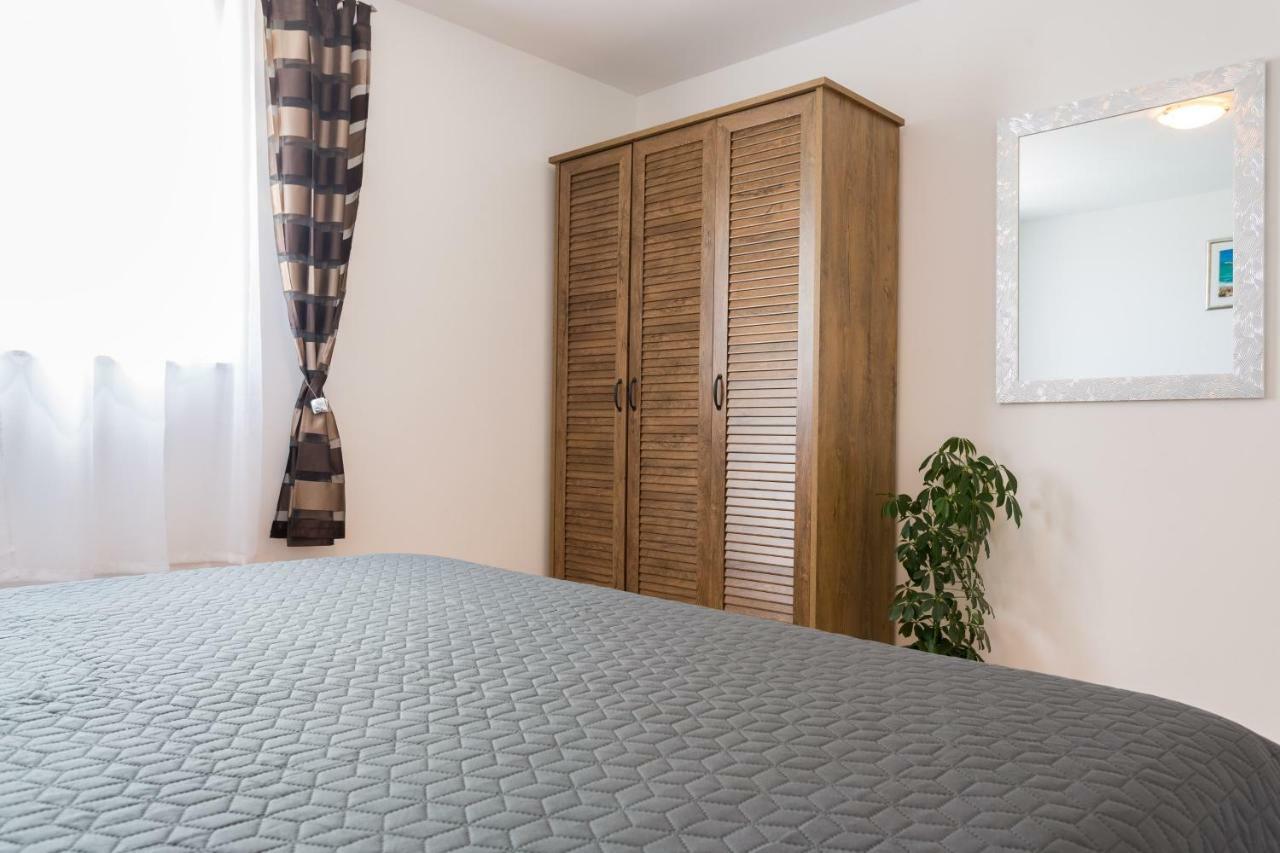 Apartments Lidija - Sea View Apartment With Exclusive Right Of Using Hot Tub Or Split Level Apartment With Exclusive Right Of Using Pool ポドストラナ エクステリア 写真