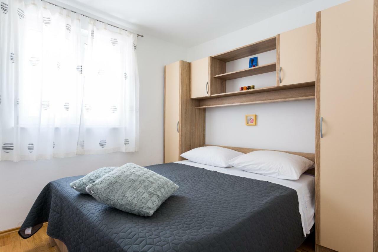 Apartments Lidija - Sea View Apartment With Exclusive Right Of Using Hot Tub Or Split Level Apartment With Exclusive Right Of Using Pool ポドストラナ エクステリア 写真