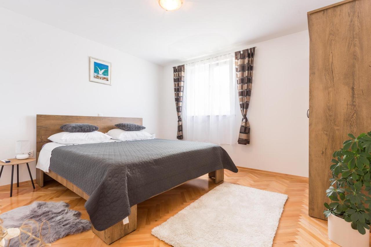 Apartments Lidija - Sea View Apartment With Exclusive Right Of Using Hot Tub Or Split Level Apartment With Exclusive Right Of Using Pool ポドストラナ エクステリア 写真